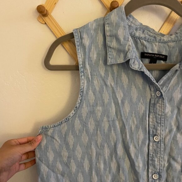 Banana Republic Top Button Down Light Blue Large Sleeveless Collar - Picture 2 of 5